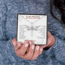 REEBONZ "獻給我了不起的繼姐妹" 蜻蜓頸鏈,繼姐妹禮物,生日、畢業、婚禮、有意義的派對、感恩節禮物 - Necklace+Message Card+Gift Box - 查看 2