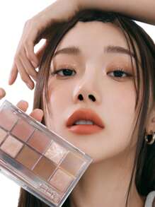 Clio 专业眼影盘，眼影，韩式彩妆，哑光，珠光，闪片，珍珠光泽，显色度高，持久不脱妆，韩国化妆品（09 植物勃艮第红），礼品装 - 09 Botanic Mauve - 查看 3