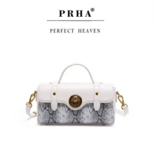 1 件 Pu Baguette 劍橋包,時尚復古蟒蛇皮經典斜挎法棍包,適合在生日假期送給媽媽、姐妹和妻子禮物 - 白色 - 查看 1