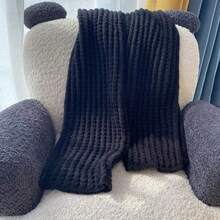 1条柔软百搭的黑色纯色针织围巾，韩版风格，加厚设计，适合女性、学生和情侣，秋冬季休闲穿着。 - 黑色 - 查看 2