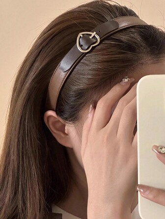 1 pieza Diadema de cuero marrón con hebilla en forma de corazón, accesorio de cabello versátil para el Día de San Valentín, diadema, aro para el cabello, tocado
