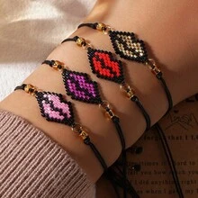 編織唇形圖案kiss禮物,附卡片,男女皆可2024年流行手工夏威夷手環可調節女士手鐲 - 小嘴唇編織手鍊 - 查看 2