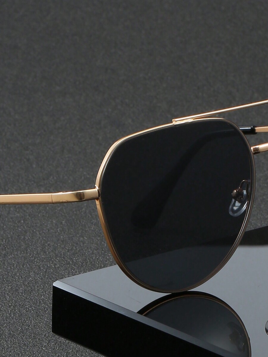 1pc Men's Black Metal Frame SemiElliptic Style Vintage Sunglasses