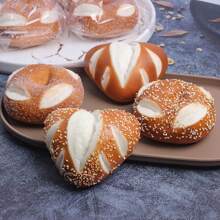 2 mô hình bánh mì Bagel hình trái tim, đồ trang trí bánh mì Bagel làm từ bột chua nguyên cám, đạo cụ chụp ảnh thực phẩm, trang trí nhà bếp - màu nâu - Xem 1