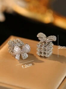 1 对经典蝴蝶结奢华立方耳钉，适合女士礼服约会情人节礼物 - 銀色 - 查看 2