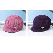 1頂女式冬季帽子帶遮陽帽沿,加厚保暖毛絨時尚針織毛帽,適合作為送母親的冬季禮物