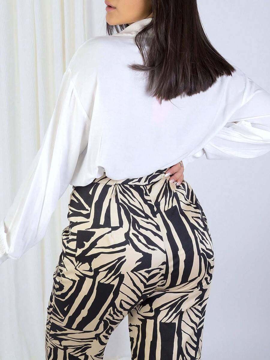 CAMISA CON MASCADA Y CUELLO CAMISERO GRANDE, MANGAS CORRUGADAS CON BOTONES, ESTILO VERSÁTIL Y SOFISTICADO - Blanco - Ver 1