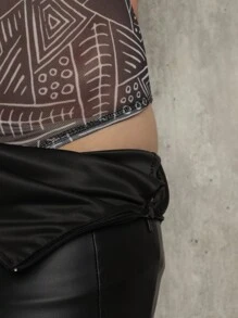 Body Feminino Estampado - Com Manga Longa e Estampas Variadas - Modelo Em Tule Com Transparência e Estilo - Acabamento Delicado e Impecável / Uma peça Para Muitos Looks - Preto - Visão 2