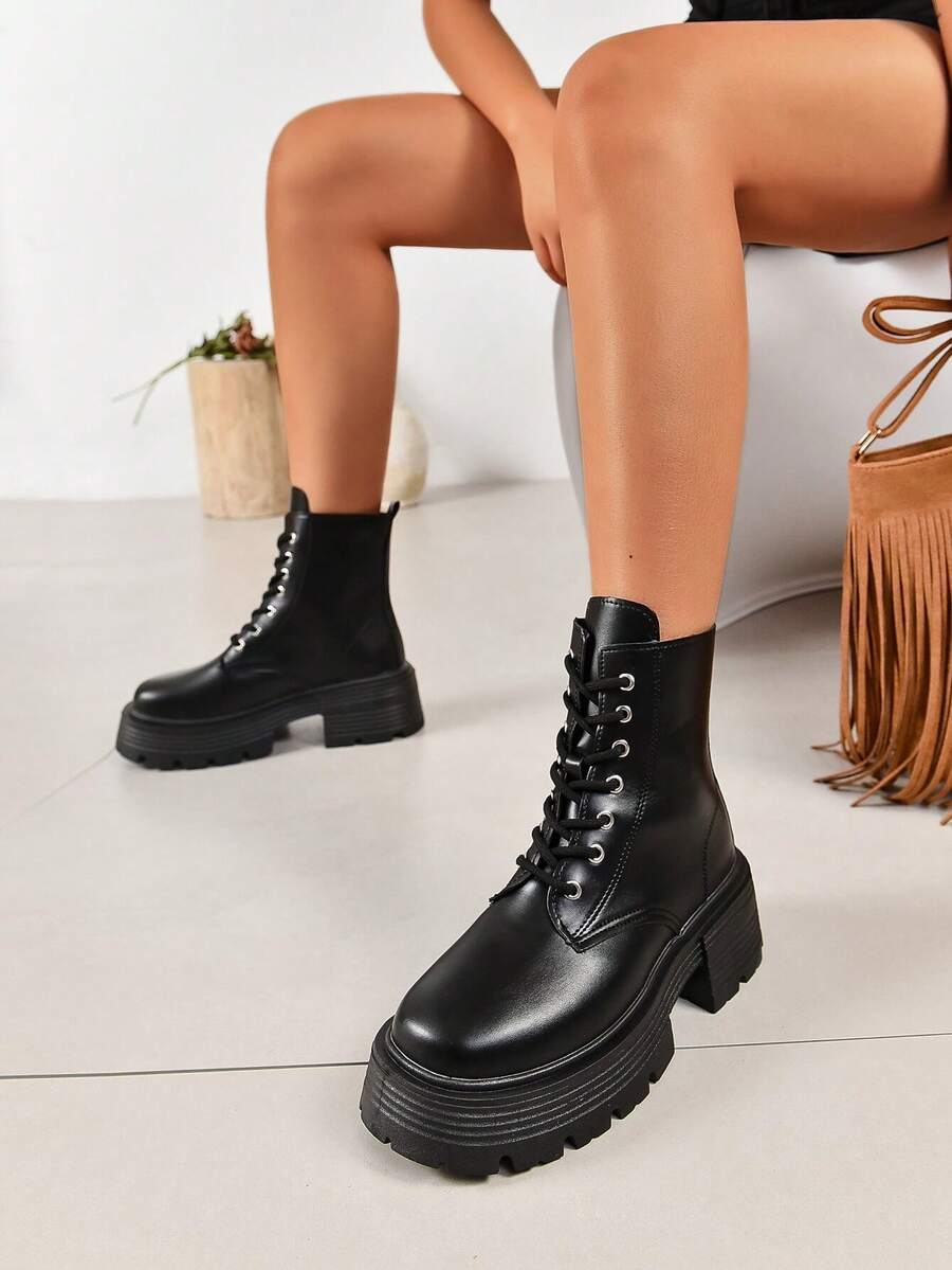 New Arrival Women's Retro Thick Bottom Front Lace-Up Fashionable And Comfortable Boots, Black Leather Motorcycle Style Chunky Heel Waterproof Platform Ankle High Heels - Black - View 1