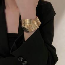 1入重量感十足金屬十字紋條和幾何圖案冷色調手環,高端歐式風格手鍊,適合女性日常穿戴和節日送禮 - 金色 - 查看 6