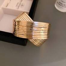 1入重量感十足金屬十字紋條和幾何圖案冷色調手環,高端歐式風格手鍊,適合女性日常穿戴和節日送禮 - 金色 - 查看 4