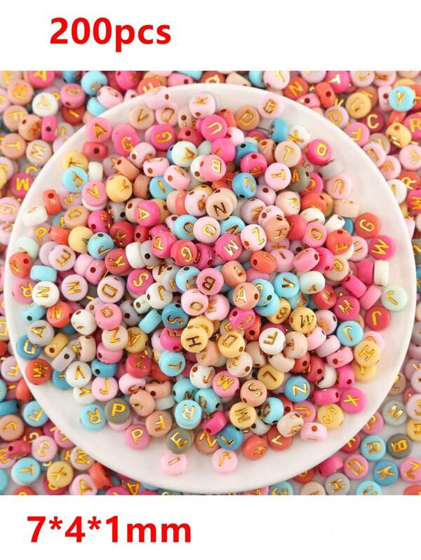 200 pièces perles de lettre en acrylique 4x7mm de petite taille, perles de lettre rondes en acrylique coloré avec lettre dorée pour la fabrication de bijoux. Perles de l'alphabet pour l'été et l'école