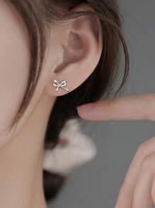 1 對時尚簡約別緻蝴蝶結耳環 - 銀色 - 查看 3