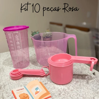 Kit 10 peças Jarra 1L, copo com tampa, xicaras e colheres medidoras na cor rosa - Panelinha Rosa
