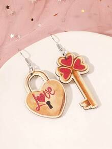 1雙情人節木製甜心耳環,有皇冠、心形、水滴、鎖頭和愛情字母等圖案,是女性日常佩戴的理想之選,也是給女友和妻子禮物的好選擇,比如在周年紀念日、生日、聖誕節等場合 - 彩色 - 查看 9