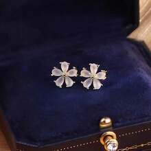 1對時尚五瓣花設計甜美耳環,附貓眼石,適合女性作為時尚高端獨特禮物 - 貓眼石花朵 - 查看 3