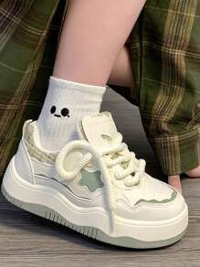 設計驅動的春、秋、冬女式休閒運動鞋。鞋子有糖果色、厚底、加長腿、y2k 樂福鞋和運動鞋等特色。 - 綠色 - 查看 2