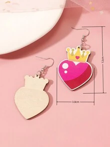 1雙情人節木製甜心耳環,有皇冠、心形、水滴、鎖頭和愛情字母等圖案,是女性日常佩戴的理想之選,也是給女友和妻子禮物的好選擇,比如在周年紀念日、生日、聖誕節等場合 - 彩色 - 查看 8
