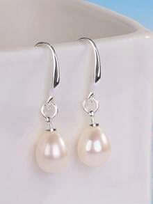 1對簡潔優雅S925純銀電鍍7-9mm天然珍珠耳針，適用於女性婚禮新娘珠寶、最好的朋友禮物、婚禮聚會以及日常通勤和節日穿著。採用S925純銀材質，佩戴舒適且具有時尚優雅的設計，簡單又大氣，無論出席工作或宴會都是必備之選，適合日常通勤和假日佩戴。 - 耳環 - 查看 4