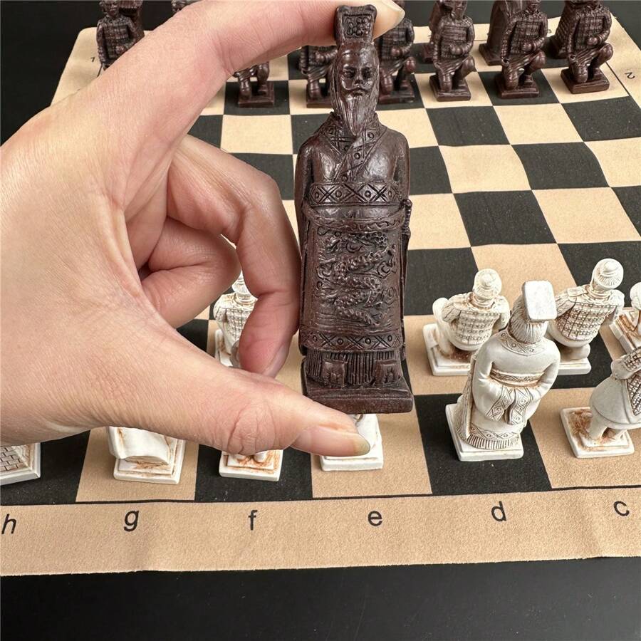 Yernea Kích thước lớn Creative 3D Cờ vua Bộ Với Đau khổ Nhựa Cờ vua Và Đồ cổ Da Bàn cờ ( ) Đối với Sự giải trí