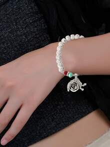 4入組時尚優雅合金與火山石珠花吊墜多層手鐲套裝,適用於女性 - 白色 - 查看 4