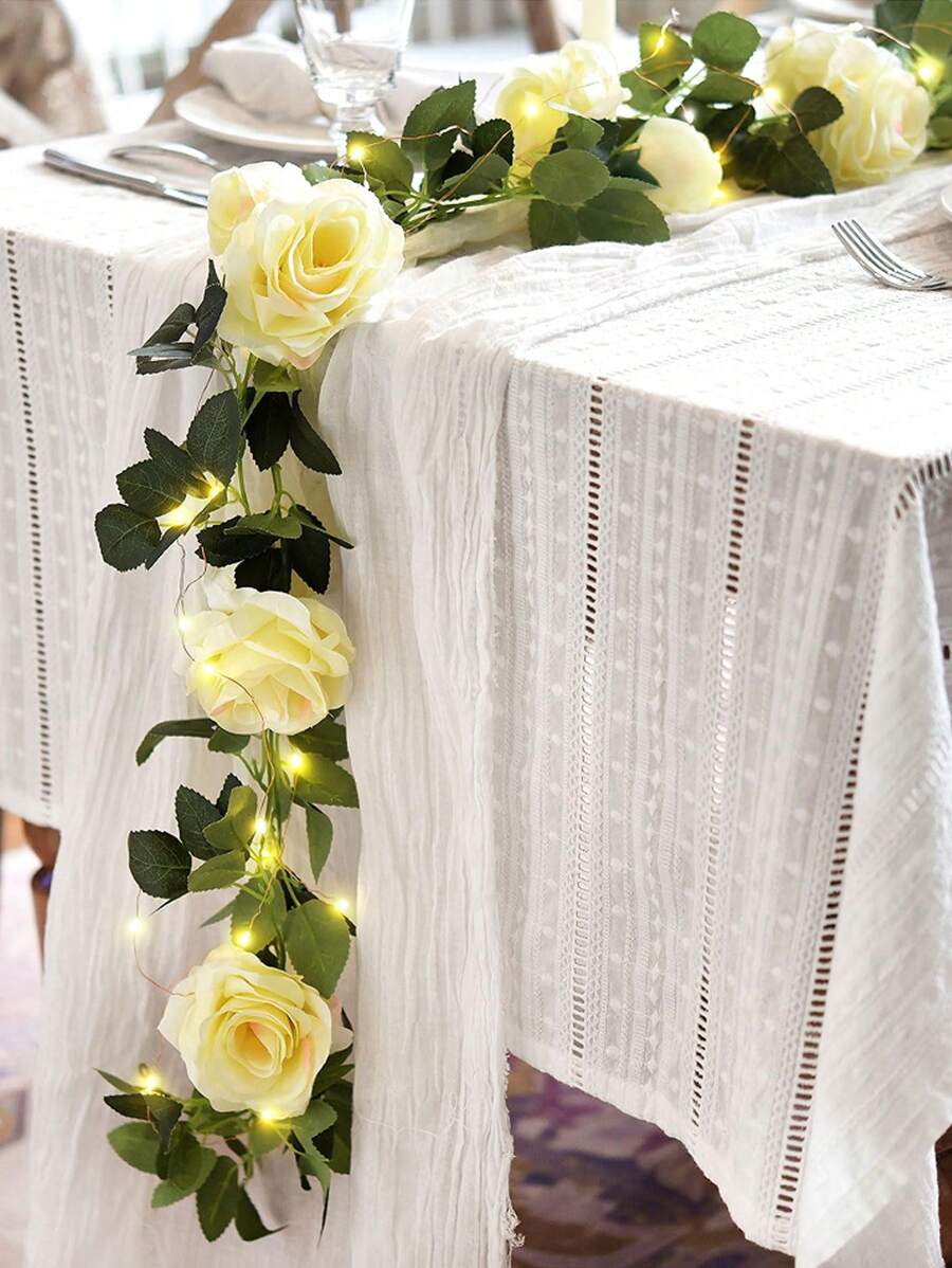 1件仿真苋菜和香槟玫瑰丝绸花环装饰，配3米LED灯串，适合室内/室外家居装饰、母亲节、感恩节、情人节装饰礼物、生日、毕业典礼等场合。