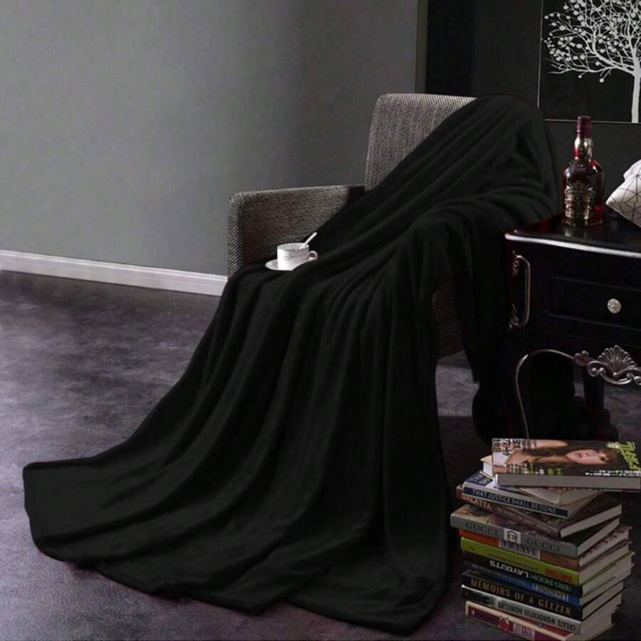 Black Flannel Fleece Blanket Bedspread - Black - View 1