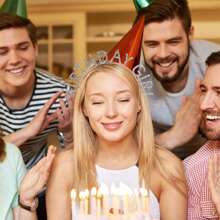 2入組女性及女孩的生日皇冠,附有女性生日帶、生日女孩頭箍、公主皇冠、鑲有鑽石的生日慶祝配件 - 彩色 - 查看 10