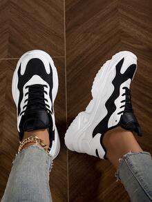 女性休閒純色簡約時尚前扣運動鞋 - 黑與白 - 查看 3