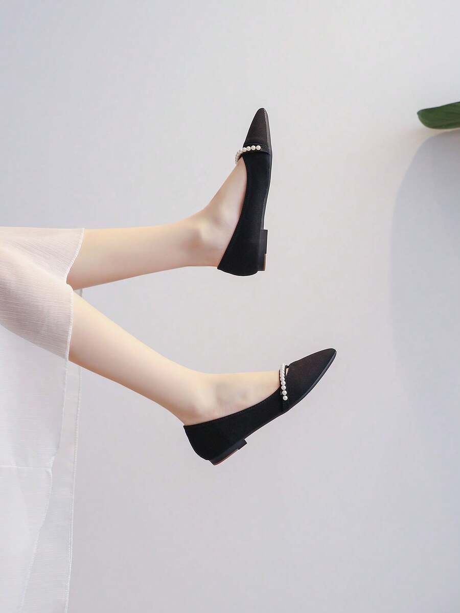 女士珍珠裝飾柔軟底晚禮服鞋,2024新品,黑色尖頭平底鞋 - 黑色 - 查看 1