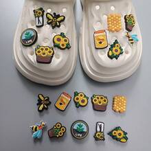 European And American Style Soft Rubber Diy Shoe Buckle Accessory With Various Designs Such As Flower Garden, Bees, Sunflowers, Honeycomb, Seedling, Flowerpot, Country-Style Etc. Used For Decoration On Hole Shoes - Multicolor - View 2