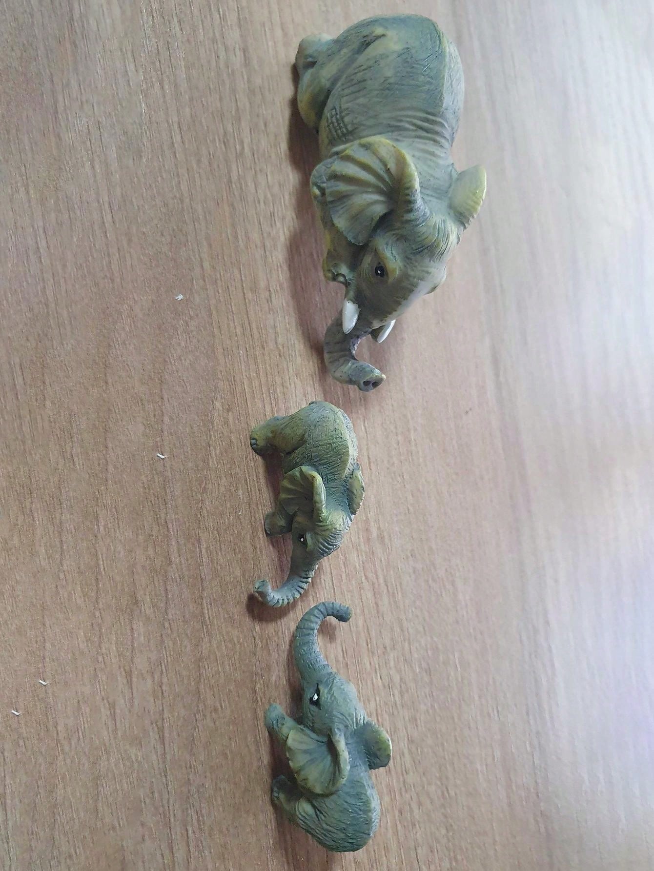 3pcs/Set Elephant Sitter Mothers Hanging Two Babies Statue, Hanging Off