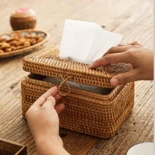 1pc 7.5 Inch Simple Style Clasp Rattan Tissue Box, Natural Yellow Autumn Vine Handmade Woven Napkin & Tissue Storage Container, Home Stuff, Table, Home Decorations, Home Organization And Storage, Room Decor Bedroom, Kitchen Accessories, Kitchen Tools, Organizer Kitchen, Travel, Holiday, Napkin Holder, Festival Family Gathering, For Home Kitchen Bedroom Living Room Dining Room, Home Decoration Accessories, Decorative Box, Women Wedding Gift, Summer Travel Holiday Festival Must-Have