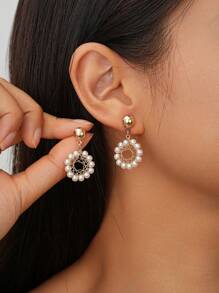 1對人造珍珠巢型設計耳環 - 白色 - 查看 1