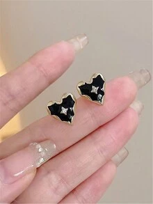 1對迷你黑色滴油鑲嵌水鑽心形耳釘 - 黑色滴油水鑽愛心耳環 - 查看 1