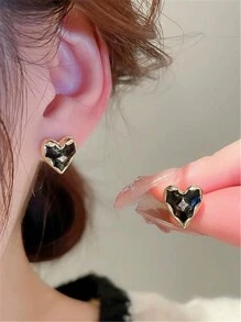 1對迷你黑色滴油鑲嵌水鑽心形耳釘 - 黑色滴油水鑽愛心耳環 - 查看 3
