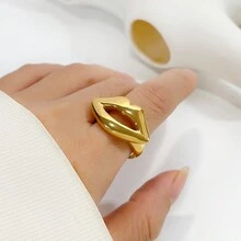 1pc High-End & Extravagant Personalized Lip Shaped Ring In Titanium Steel & 18k Gold For Ladies - Gold - View 2
