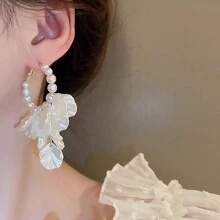 Retro Flower Design With A Sense Of Light Luxury Niche Pearl Fringe Petal Earrings With A High Sense Of Elegant Drop Earrings Studs Female2PCS