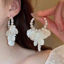 Retro Flower Design With A Sense Of Light Luxury Niche Pearl Fringe Petal Earrings With A High Sense Of Elegant Drop Earrings Studs Female2PCS