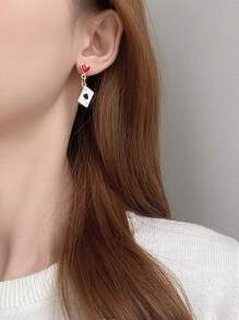 1 对独特可爱心形扑克牌不对称小耳钉女士个性化夏季百搭红心王牌和黑心王牌不对称镀金吊坠耳环配饰珠宝女士 - 紅色 - 查看 4