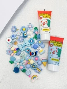 Um Conjunto De Material De Diy Que Inclui Argila Cremosa E Resina Para Fazer Joias Artesanais, Capa De Telefone, Álbuns De Recortes E Acessórios De Cabelo, Contendo Duas Peças De Decorações E 40 Contas Decorativas De Cores Azul E Outras - Multicolorido - Visão 1