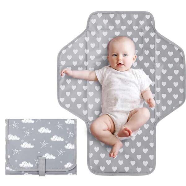 Tragbare Baby Wickelunterlage - Wasserdichte kompakte Wickelauflage mit eingebautem Kissen - Leichte faltbare Wickelstation, wiederverwendbare Wickelunterlage für Outdoor-Reisen, Baby-Shower und Neugeborenen-Kinderwagen-Zubehör, Baby-Shower Familiendekorationen Geschenke