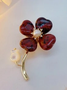 精緻優雅的珍珠胸針,非常適合作為女神節、情人節、生日、週年紀念日等的禮物。其簡約、時尚、百搭的設計增強了女性的優雅、風格和品味,適合日常佩戴、聚會等場合。適合個性、簡約、復古、中性、奢華、歐美等不同風格。適合追求獨特、迷人和精緻外觀的女性的完美配件。 - 彩色 - 查看 2