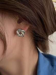 1pair Exquisite Metal Feel Twisted Design Ornament Earrings Suitable For Daily Wear, Date, Vacation, Formal Occasion - Silver - View 1