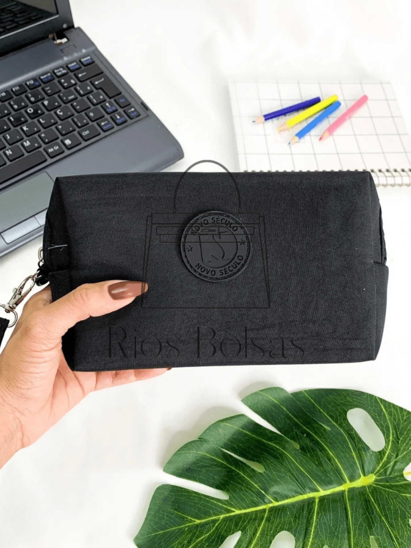 Toiletry Bags - 黑色 - 查看 1