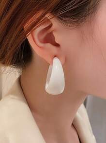 一對復古香港風格圓環耳環,新潮時尚亞克力夏日白色誇張c形耳環