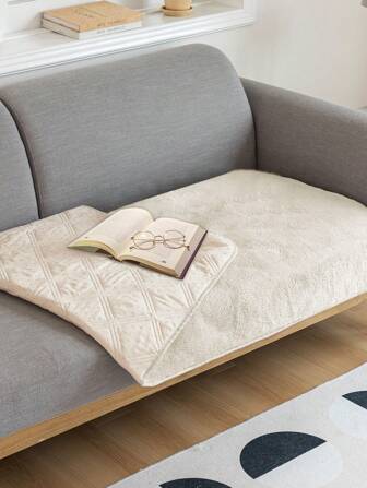 1pc Modern Style Solid Color Print Sofa Cover, Made Of Polyester Fiber Coral Fleece With Anti-Slip Granule And Waterproof Function Suitable For Living Room Sofa, Study Room, Household Or Picnic Mat