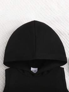 男婴无袖连帽连体衣，字母印花