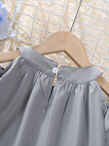 Vestido de niña con cuello redondo de unicolor, hombros recortados, mangas abullonadas y ribete de volantes, para el verano - Gris - Ver 5