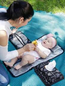 防水尿布更换垫适合户外使用，便携式婴儿尿布垫，可折叠，方便婴幼儿携带，也可作为新生儿尿布袋收纳袋 - 黑色 - 查看 2